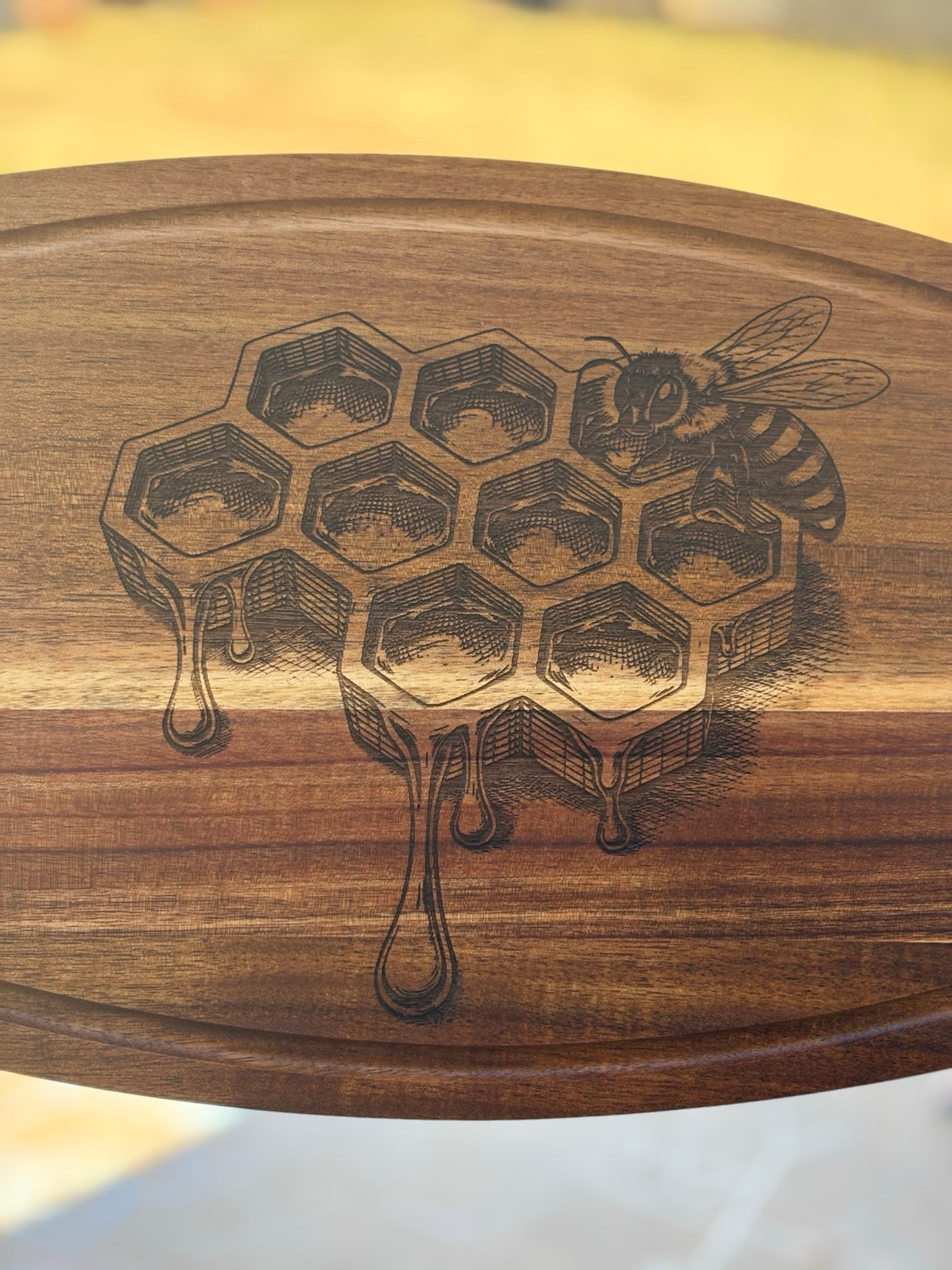 Engraved Honeybee Acacia Cutting Board 🐝