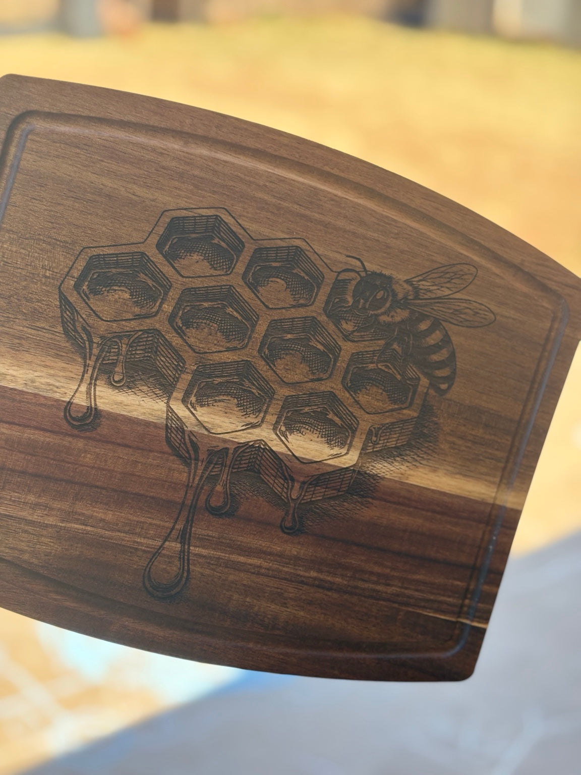 Engraved Honeybee Acacia Cutting Board 🐝