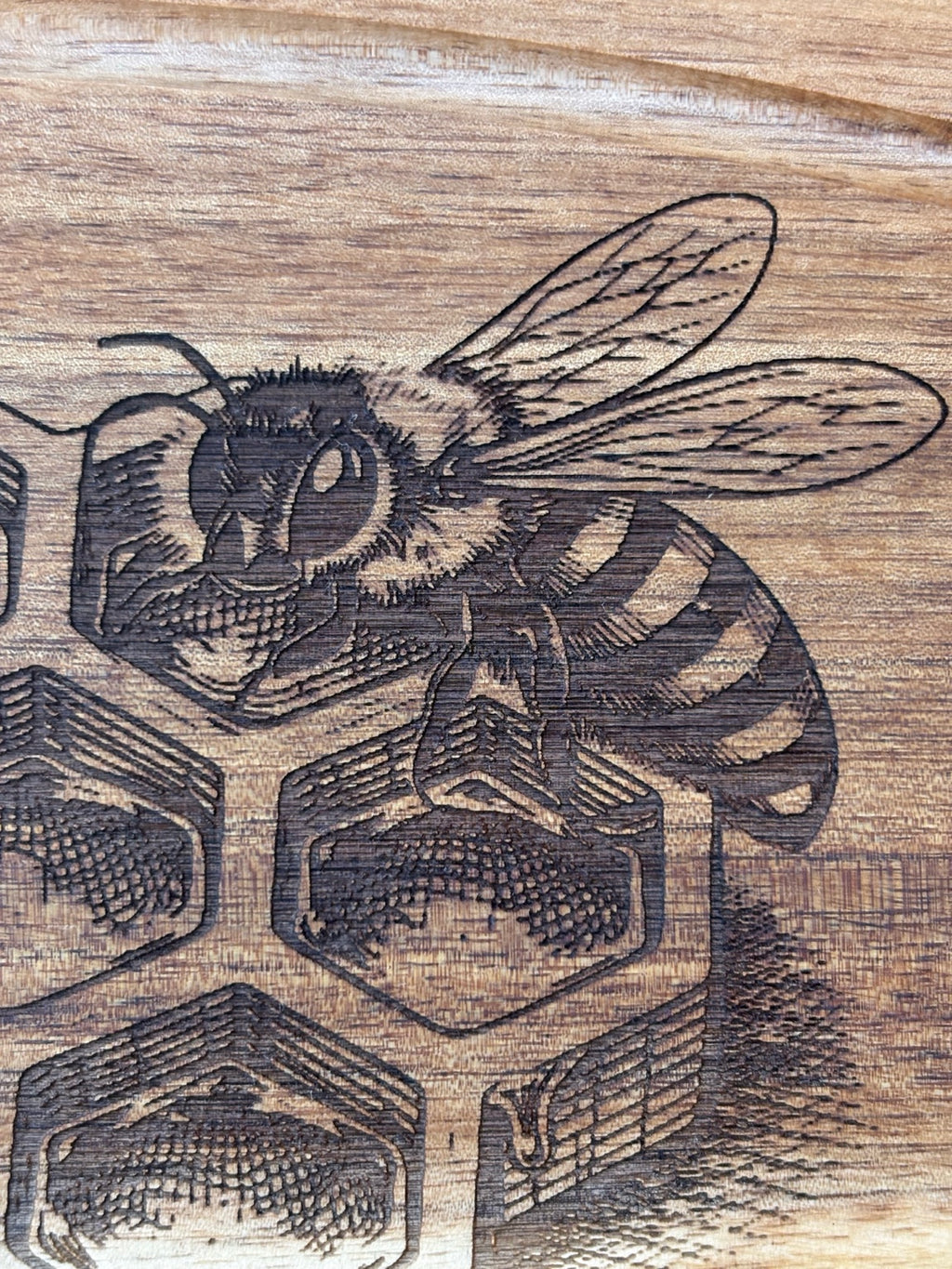 Engraved Honeybee Acacia Cutting Board 🐝