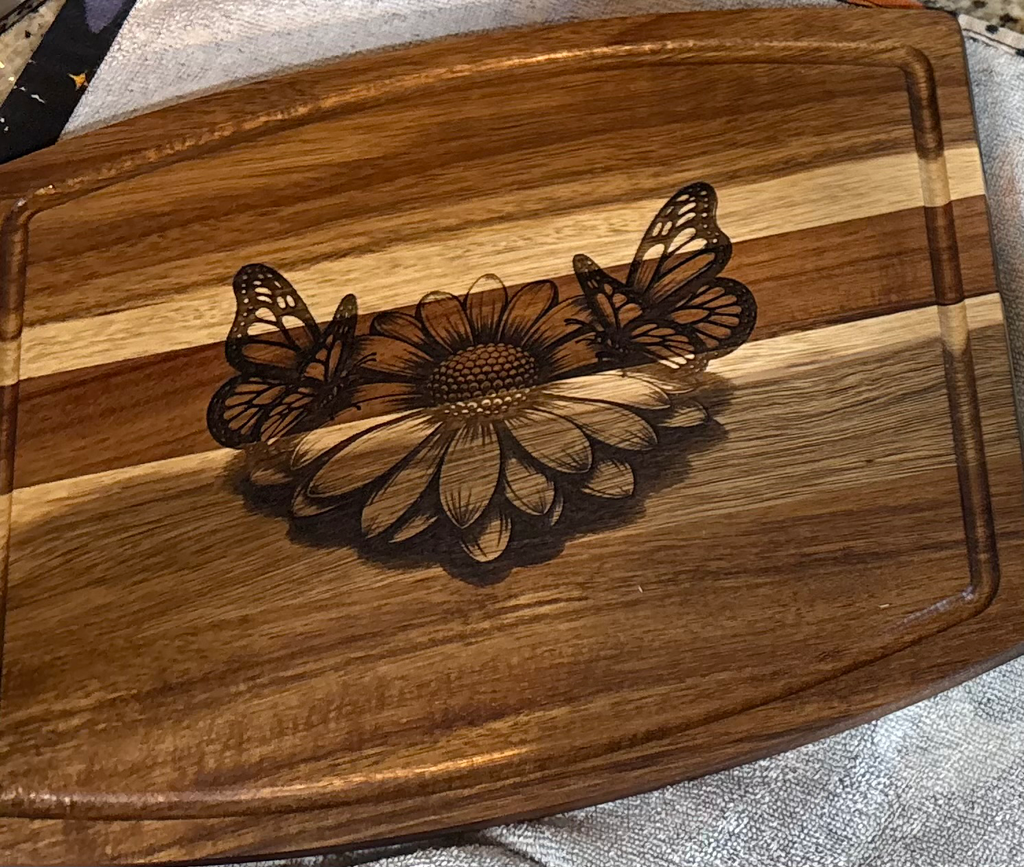 Engraved Honeybee Acacia Cutting Board 🐝